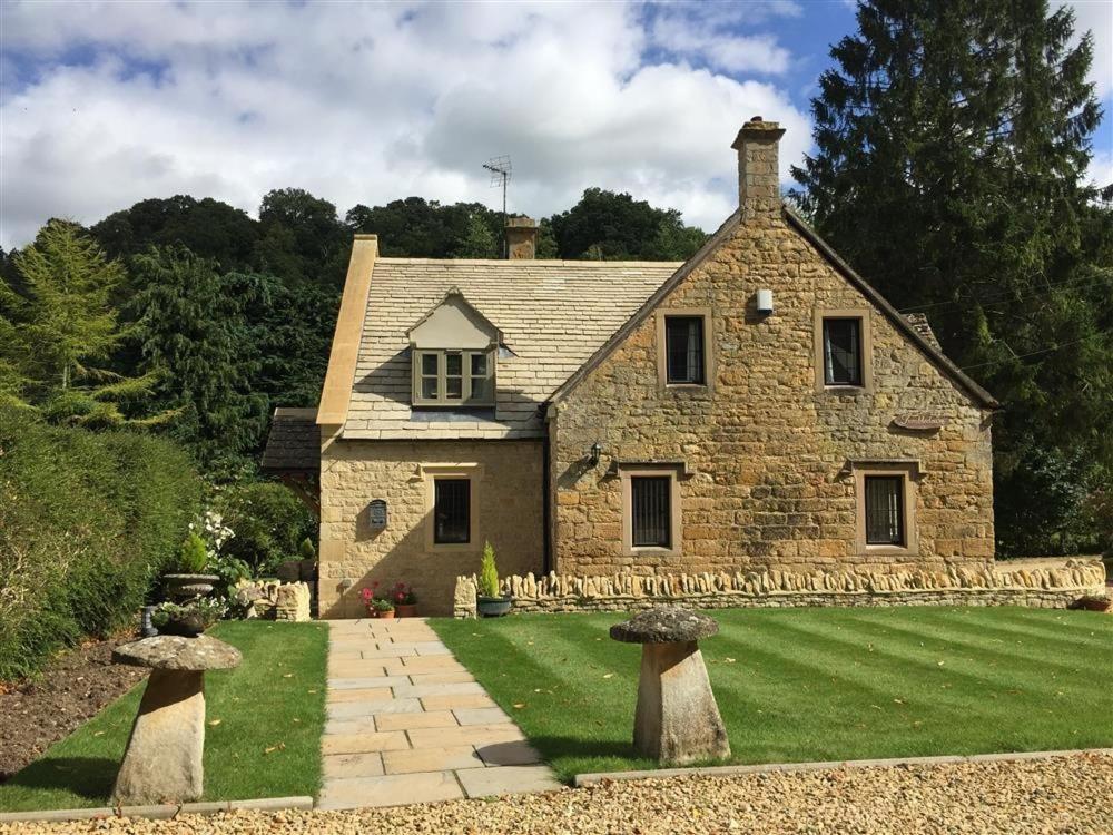 Tumbledown Villa Broadway  Exterior photo